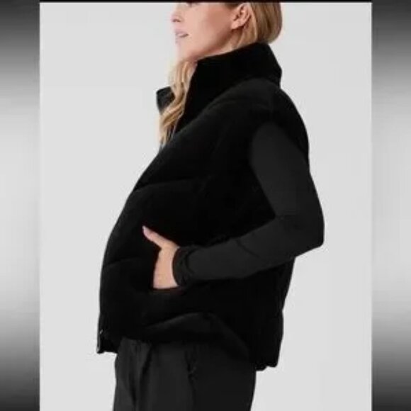 Alo Yoga Ribbed Velour Mountain Side Puffer Vest NWT, SOLD OUT, Size S - Picture 4 of 16